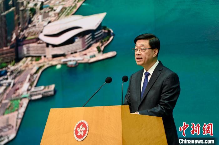 5月27日，香港特区行政长官李家超出席行政会议前会见媒体。中新社记者李志华摄