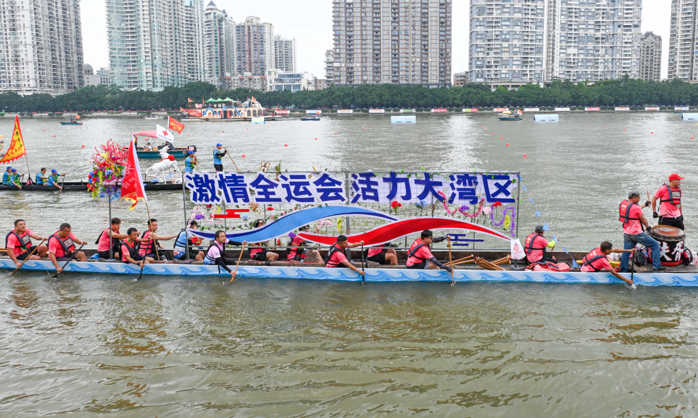 2025年广州国际龙舟邀请赛现场。新华社发