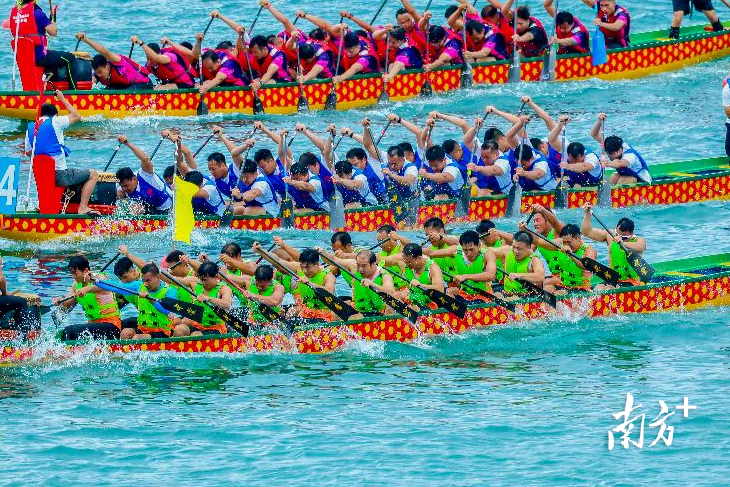 2025粤港澳大湾区（深圳南澳）海上龙舟赛现场。南方+记者 朱洪波 郑伊灵 摄