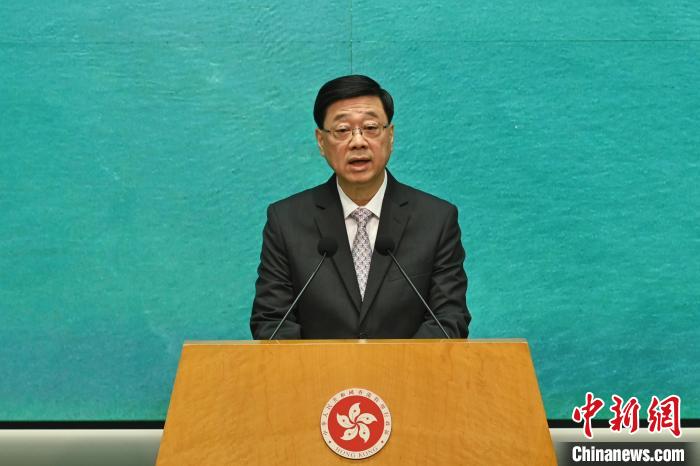 6月10日，香港特区行政长官李家超出席行政会议前会见媒体时表示，将于今年9月发表其任内第四份施政报告?！≈行律缂钦?李志华 摄