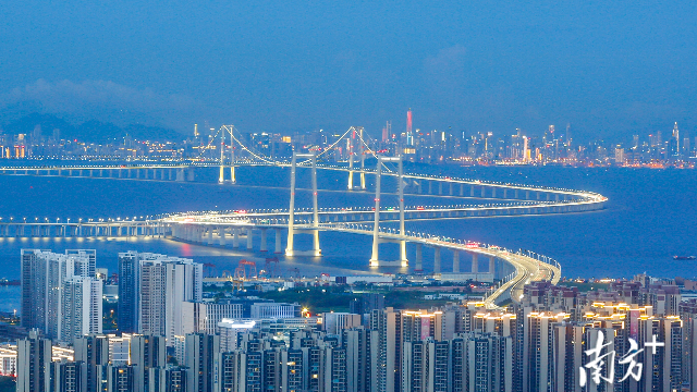 深中通道，宛如一条巨龙横卧在伶仃洋上