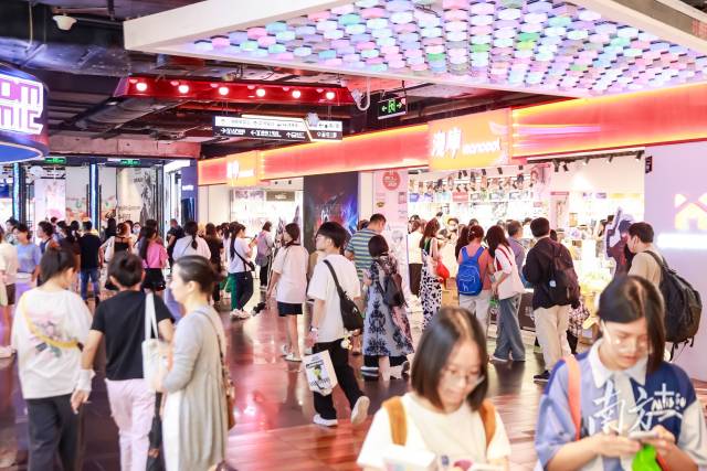 位于广州天河商圈的时尚天河凭各具特色的二次元店铺、环境及活动，吸引大批年轻消费者。受访者供图