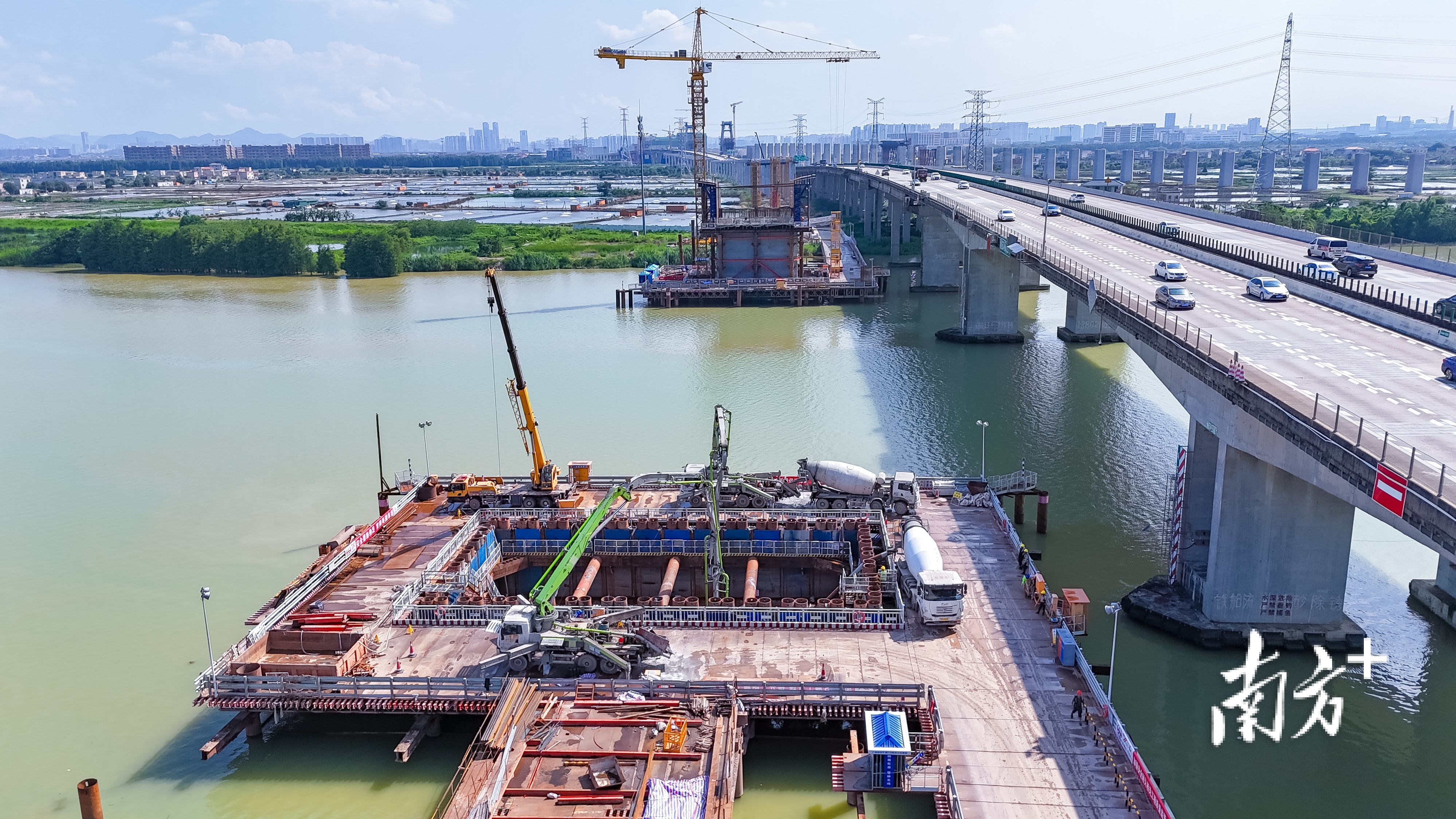 广珠段改扩建项目海隆大桥四个主墩承台顺利建成