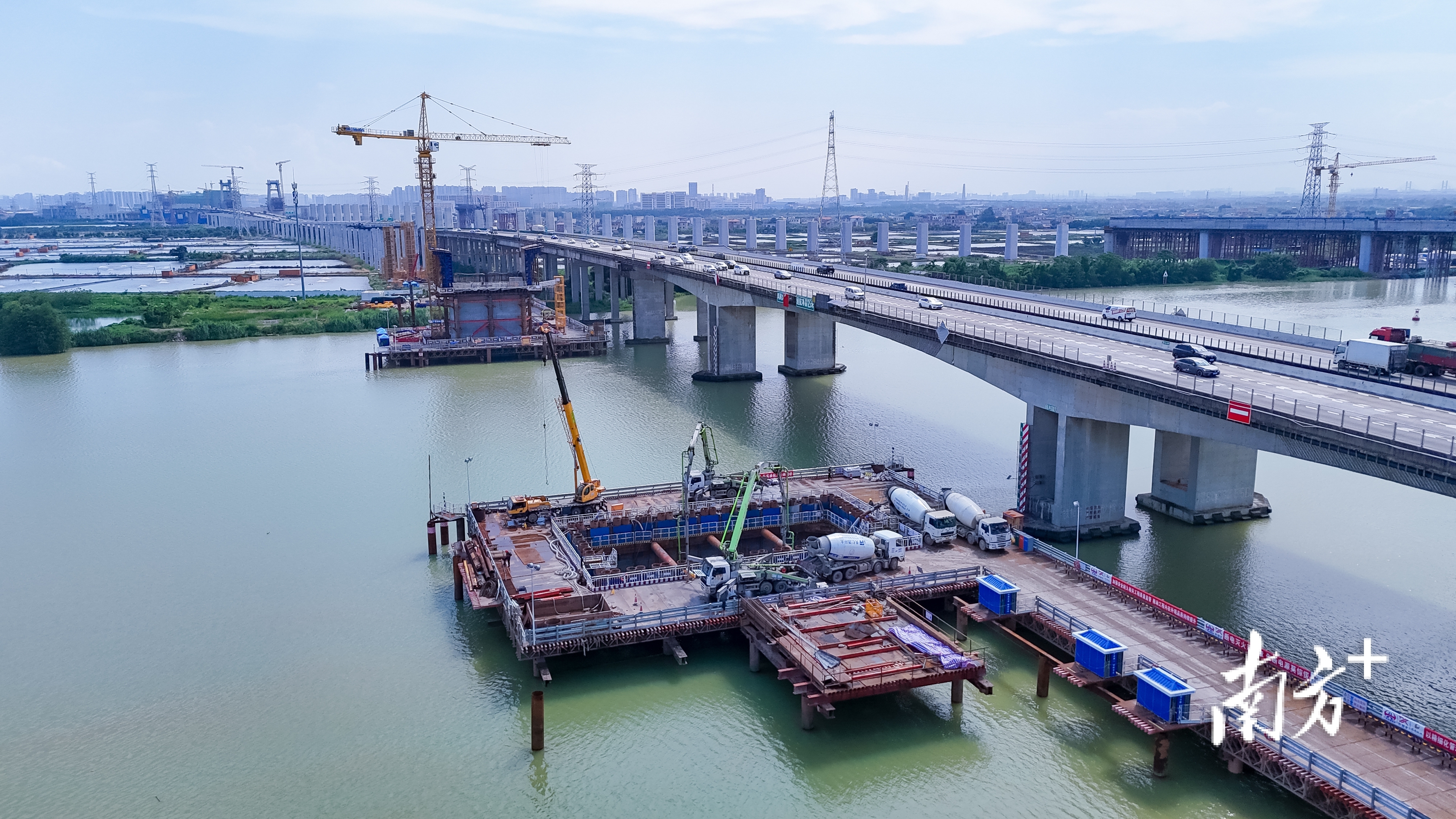 广珠段改扩建项目海隆大桥四个主墩承台顺利建成