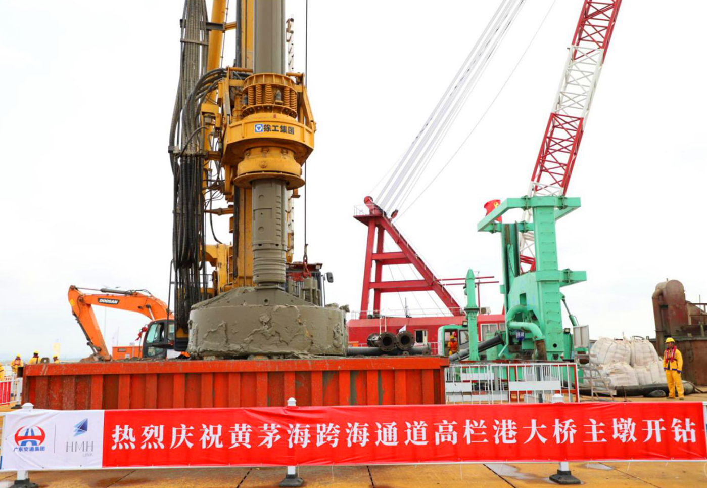 2021年3月19日，黄茅海跨海通道高栏港大桥主墩桩基顺利开钻。