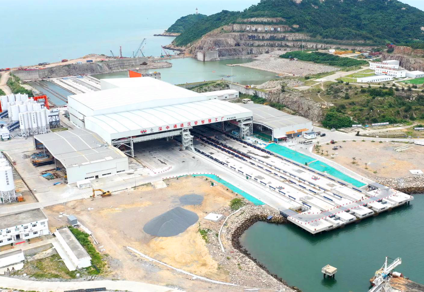 2019年6月5日，历经11个月的“智慧化”改造后，曾承接港珠澳大桥33节沉管隧道建造的世界最大规模沉管预制工厂在珠海重新开厂。深中通道项目共32个管节中的22个将在此预制和舾装，全部预制工作计划于2022年底完成。